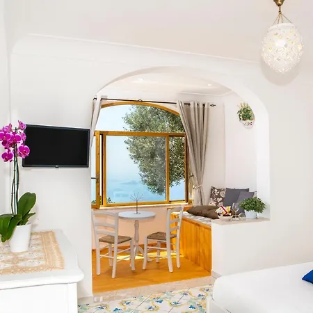 לינה וארוחת בוקר La Borragine 4*